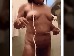 sirayafe_leonesa la madura mostrando piernas y la cogen