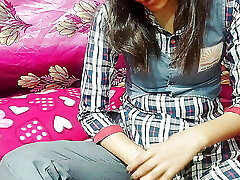 College ki chuti ke baad gf ko room par lekar gya College ki chuti ke baad gf ko room par lekar gya