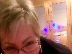 la abuela de oficina en traje de negocios me chupa la abuela de oficina en traje de negocios me chupa