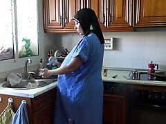 Pregnant Egyptian Wifey Gets Creampied While Doing The Dishes