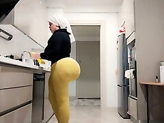 my big ass stepmom caught me witnessing at her ass