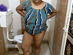 bhabhi ji salle de bain moi nangi hoke après avoir rasé le ventre aapko pilaya