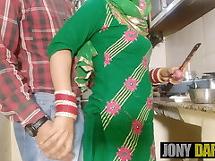 Newly married bhabi banged by her devar in kitchen- Devar ne bhabi ke laakh mana karne pe bhi chod diya- Jony Darling