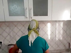 Mature step-mother expose real turkish