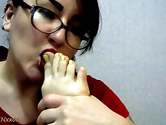 She likes sucking toes