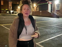 le ofrecí una bolsa de papas fritas para que me metiera el dedo en el culo le ofrecí una bolsa de papas fritas para que me metiera el dedo en el culo