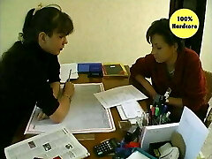 milf real caliente hace casting porno y termina haciendo una mamada al jefe de la empresa