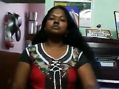 Chennai aunty shoowing her torrid body with tamil audio