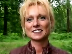 Mature dans les bois Mature dans les bois