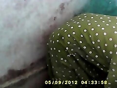 Brainy Southindian Aunty's BIGBOOBS uncover while bathing