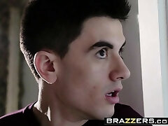 Brazzers - Mummy Got Boobs - Ariella Ferrera