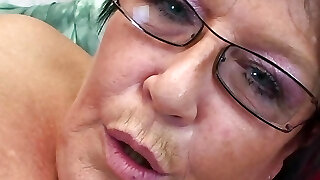 Brunette bbw glassesmature bitch hard fucking