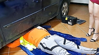 Big ass wifey cuckolding with private mechanic