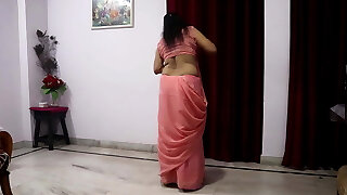 Desi mom, rosy saree