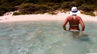 Mature Nymph Exposing Her Hairy Pussy Underwater