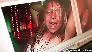 He fucked GFs mature mother on the kitchen table