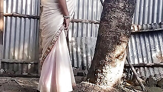 Outdoor Pound By Local Sonali Bhabi ( Official Video By Villagesex91 )