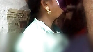 Desi Village nymph ko aapna lund ka pani pilaya