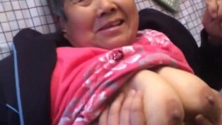 Asian amaeur granny enjoy it