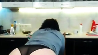 Jerk off on mature ass