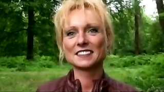 Mature dans les bois