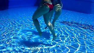 nice legs in the pool