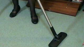 Middle-aged Italian maid with very phat titties is waiting for her cock