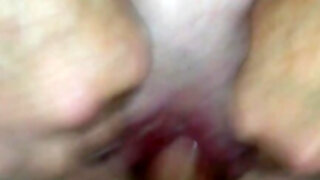 Amateur milf close up spraying