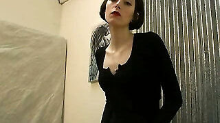 Bizarre mature amateur milf babe spreads her pussy for