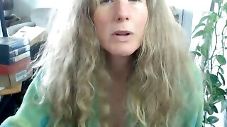 Voll Behaarte alte vollbusige Göttin KRING