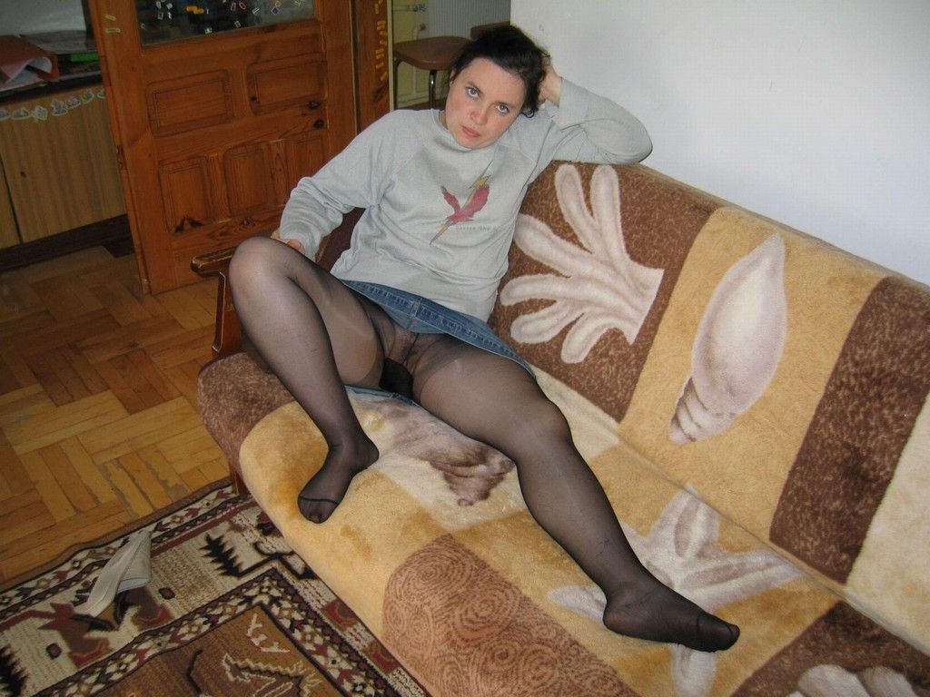 Candid photos of amateurs in pantyhose picture image