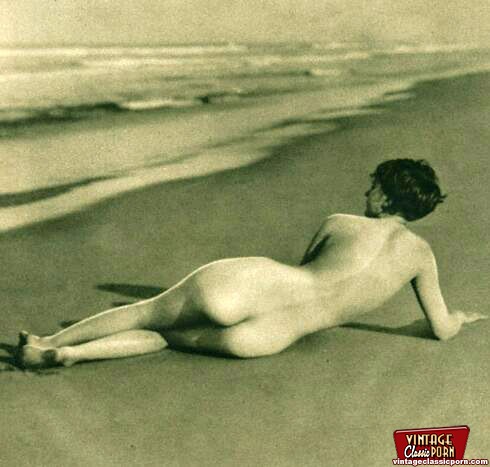 Vintage models posing nude