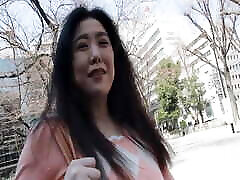 M610G11 A laiyu sex amateur huge cock pussy orgasm woman who loves alcohol, a young cute actor, holds the initiative, holds a chip.