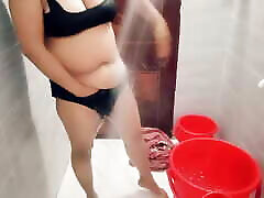 bengali hausfrau duschen video