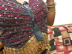 splendida bellezza indiana bindi con succosa culo rotondo è felice di incontrare con enorme salsiccia di lussuriosi donnaiolo