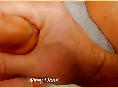 Wifey gets her feet and xxx ifuckfreefuck massaged