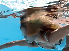 Perfect Body xyd boy Teen Gets Naked In The Pool