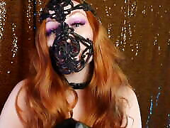 asmr belle arya grander dans un masque en latex 3d avec des gants en cuir-vidéo gratuite érotique sfw