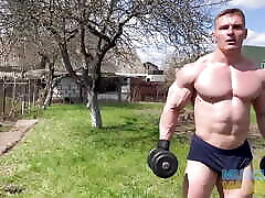 Roided Muscle Bodybuilder Pumps Up in Backyard