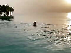 مونیکا فاکس زیبایی نما در دریا