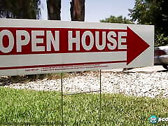 Well, here&039;s one way to sell a house