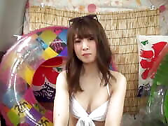 eine amateurfrau am strand abholen! yui ist ein 21-jähriges mädchen in einem weißen bikini