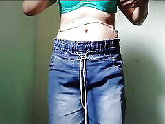 indyjski ładny szkoła nastolatek dziewczyna nagi pokaz w dżinsy top