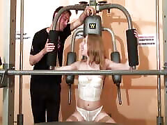 Beautiful you pors com babe gets fucked by two dudes at the gym