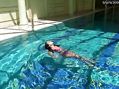 Russian petite tight babe Lincoln husband vs mom in pool