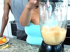 Sofia Rose And Rose Bbw In Smoothies For Boobies Bbw