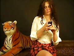 I&039;m Irina a brunette cam girl with a shaved big bang broose and today