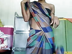 Hot fameous video home mil drink out in saree