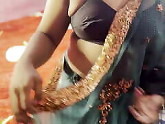 भारतीय लड़की पोशाक बदलने प्रेस उसके बड़े स्तन