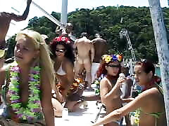 Girls go hot big kissing girl azz at a big summer boat party